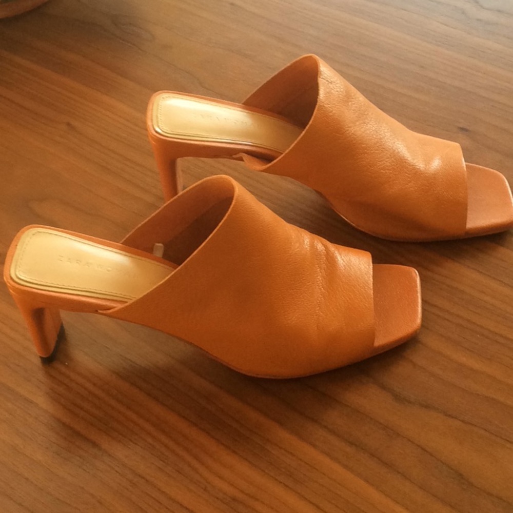 Zara Slides—Current Season